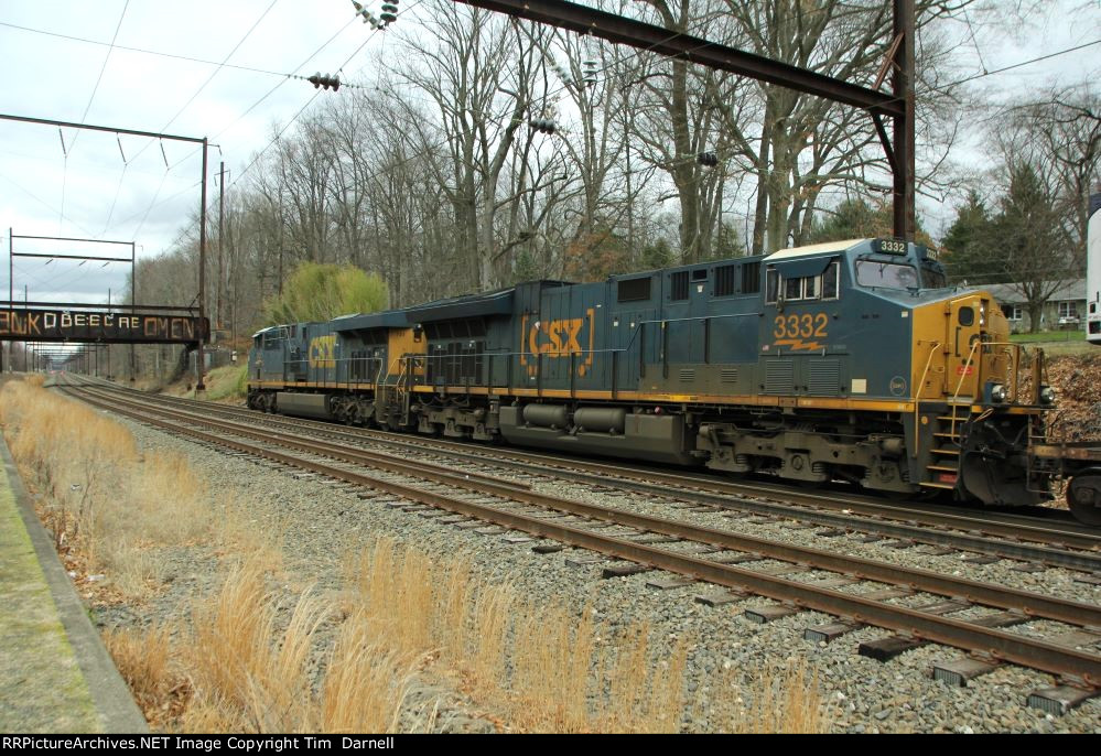 CSX 3332 on I032